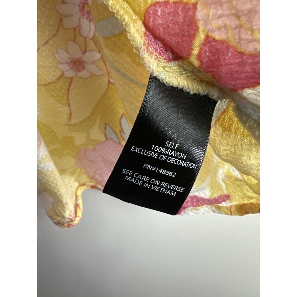✨2/$20 Torrid Rayon Embroidered Bell Sleeve Top Floral Yellow Plus Size 3X *Flaw - Picture 6 of 15
